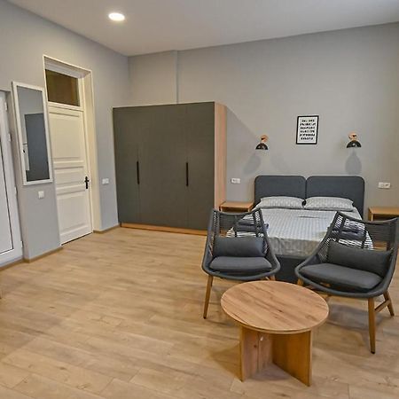 Big Studio Apt.On Liberty Square Тбилиси Экстерьер фото