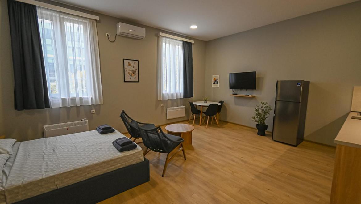 Big Studio Apt.On Liberty Square Тбилиси Экстерьер фото