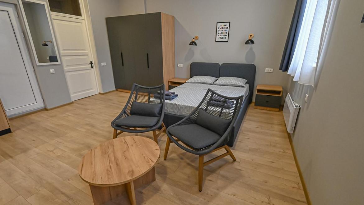 Big Studio Apt.On Liberty Square Тбилиси Экстерьер фото